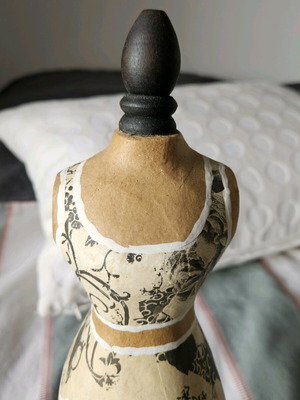 Decorative sewing model like new