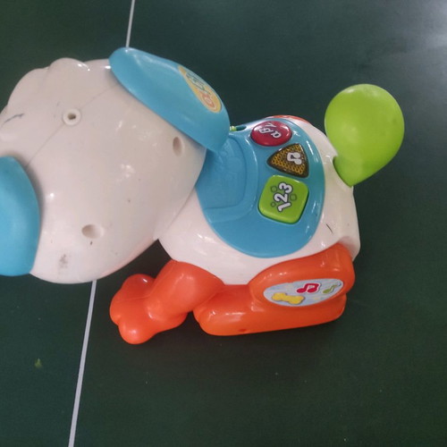 Dog toy used with 4 batteries that sings