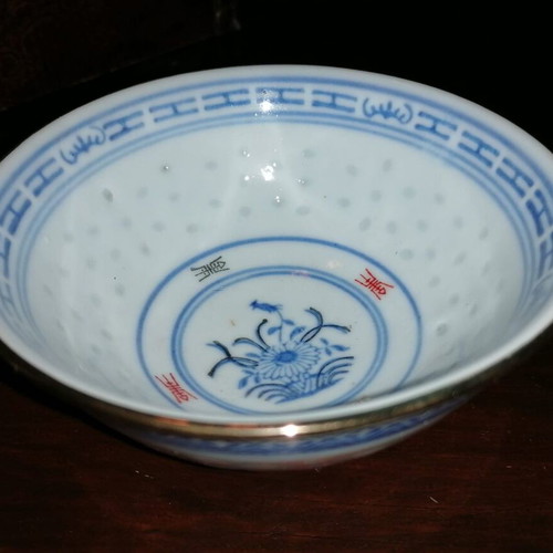 Two Chinese porcelain bowls with 24K gold, decorative or for use