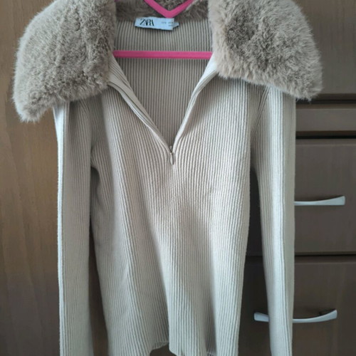 Zara beige sweater with fur and zipper, size S, like new