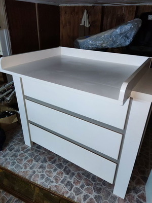 Cradle & Drawer/Changing Table & Gifts