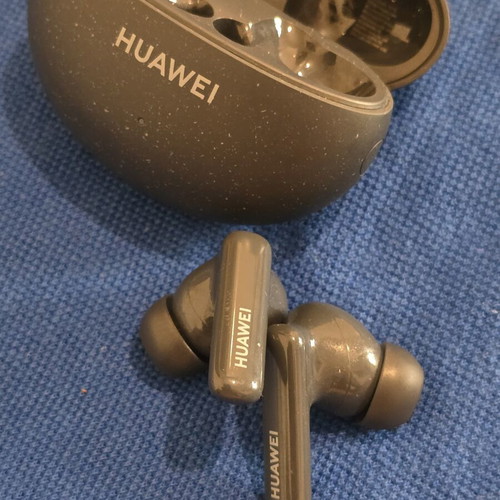 Huawei FreeBuds 5i Bluetooth earbuds