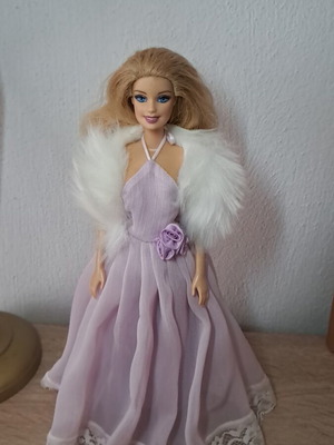 Κούκλα Barbie με χειροποίητο φόρεμα και γουνακι καινούργιο