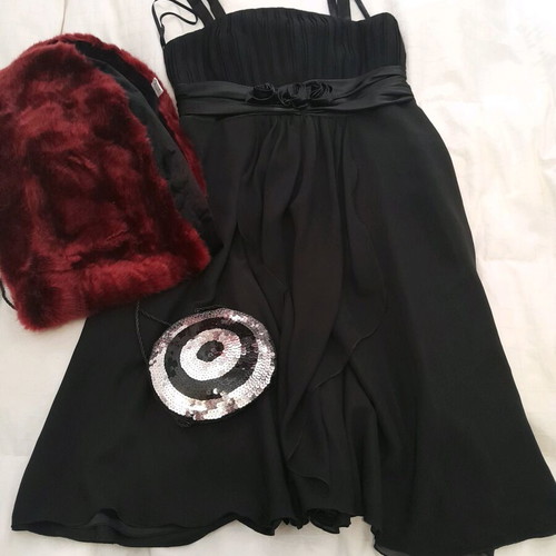 Dress like new, size L, with fur stole and bag gift