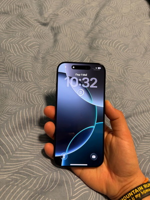 iPhone 16 Pro σαν καινούργιο, 128 GB, titanium, με τρεις θήκες και κουτί