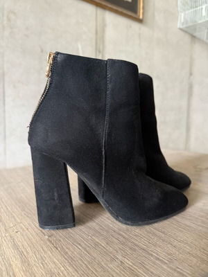 Alta Moda black castor ankle boots size 37 like new