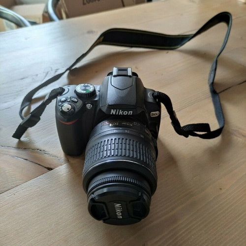 Nikon D60 kit 18-55mm vr like new with accessories