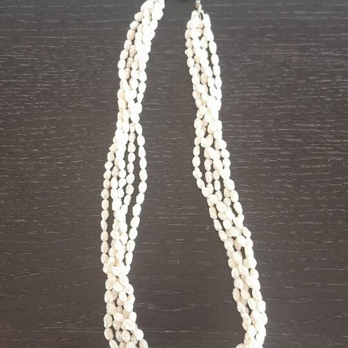 Necklace with freshwater pearls and silver clasp