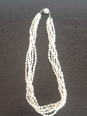 Necklace with freshwater pearls and silver clasp
