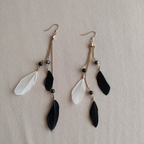 Boho feather dangle earrings like new, black and white