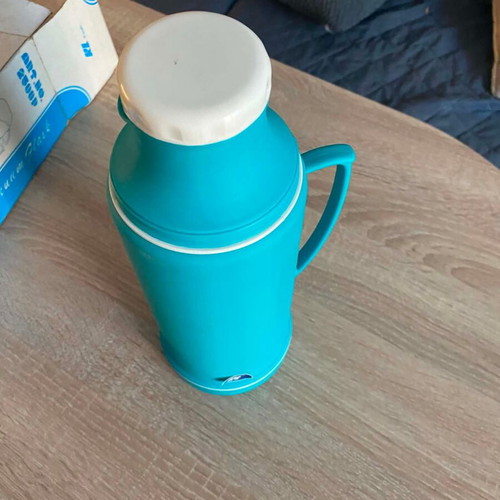 Vacuum Flask 1 Litre like new, ideal for hot and cold drinks