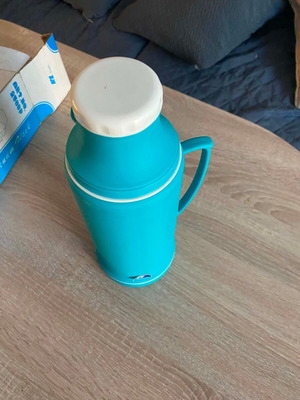Vacuum Flask 1 Litre like new, ideal for hot and cold drinks