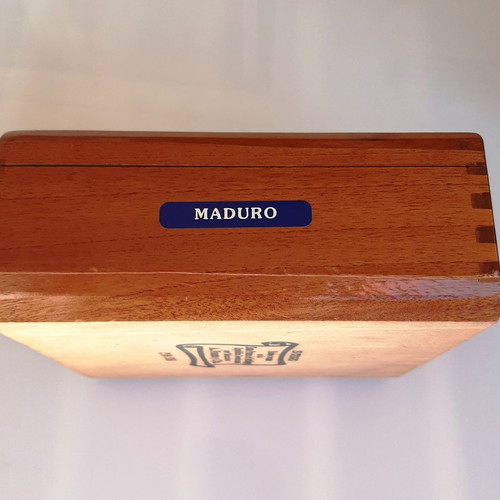 Hemingway Maduro cigar box used, cedar wood