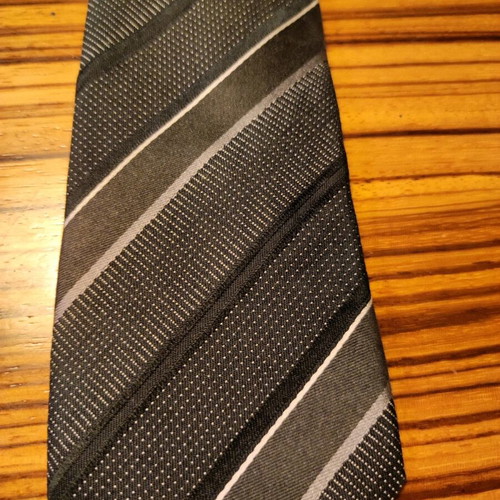 Silk tie 100% in gray shades like new