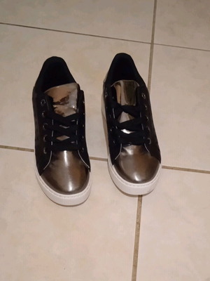 Sneakers (code 93)