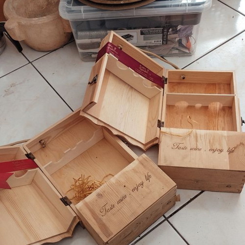 Set of two wooden wine gift boxes, Angelidis cellar like new