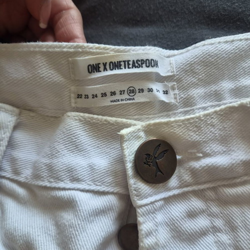 One Teaspoon white high-waisted denim shorts like new, size 28