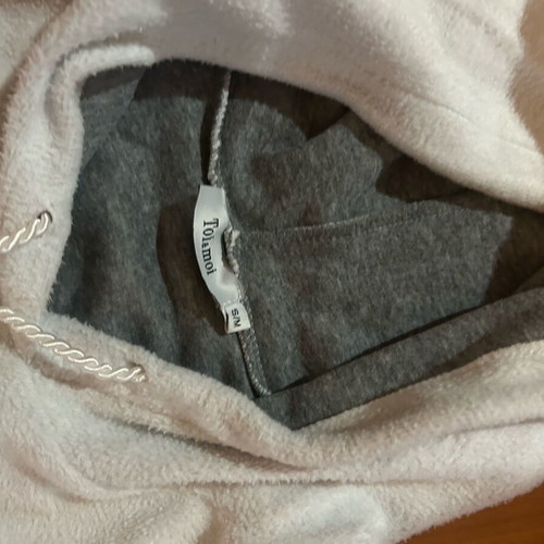 White Toi&Moi hoodie used like new, warm
