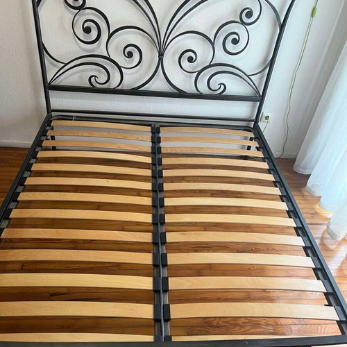 Handmade Italian iron double bed like new