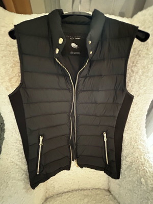Zara vest with down black small like new