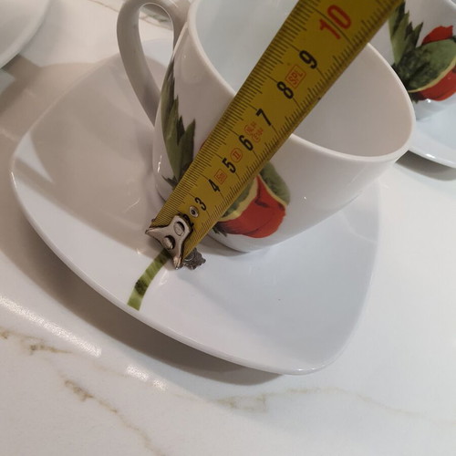 Set of 5 large cups and saucers like new