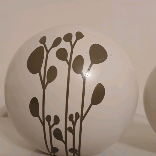 Decorative table balls like new