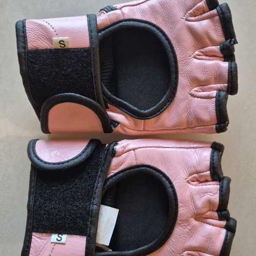 Evolution Fightwear MMA gloves, pink martial arts