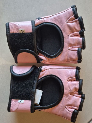 Evolution Fightwear MMA gloves, pink martial arts