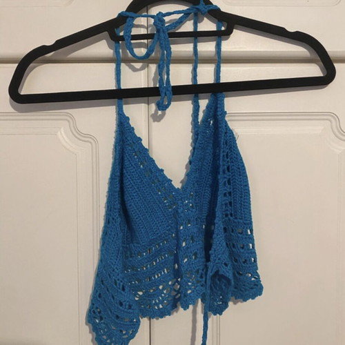 Blue knitted perforated top like new