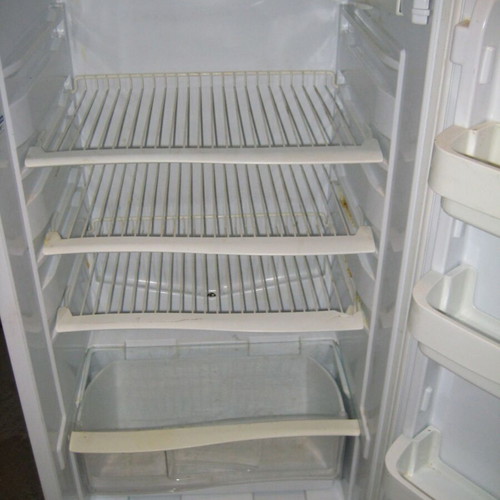 Indesit fridge freezer used, white, 200lt capacity, no frost