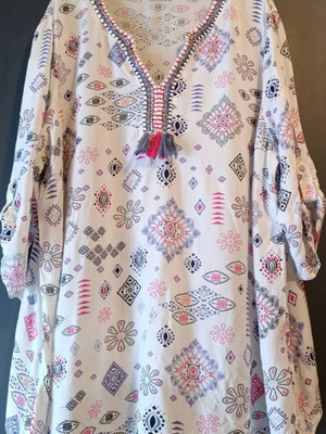 Tunic kaftan with embroidery, light and airy, size EU52