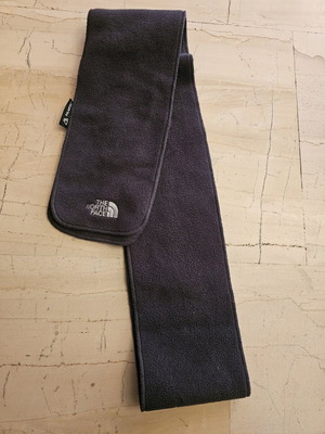 The North Face scarf like new, worn once