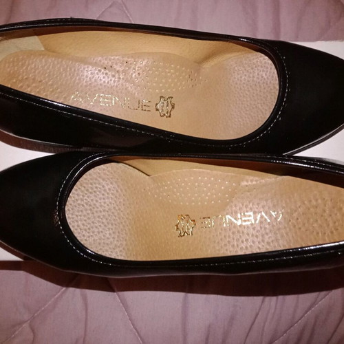Avenue Anatomical Patent Leather Pumps Size 40 New Black