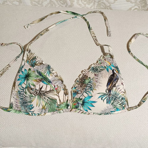 Calzedonia Copacabana bikini top like new, tropical print, size 75B