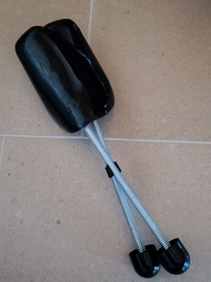Shoe trees for shoes
