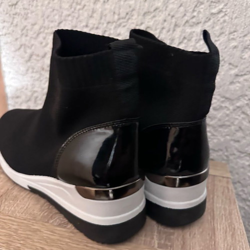 Voi Noi women's sock-style athletic shoes size 41 like new, black