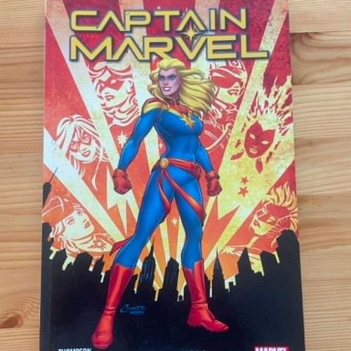 Captain Marvel Re-Entry comic like new in English