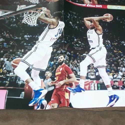 Giannis Antetokounmpo Super Pack with 3 magazines and 3 posters, like new