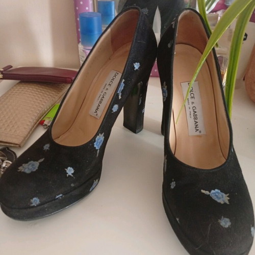 Dolce & Gabbana black pumps like new, size 39.5