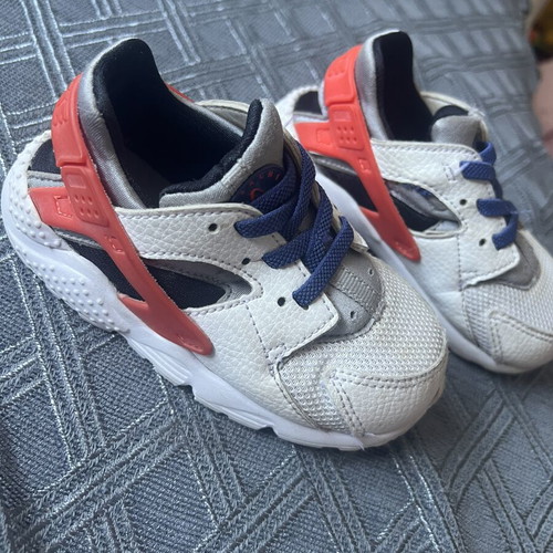 Nike Huarache kids sneakers size 25 used