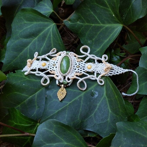 Macrame bracelet with nephrite new, handmade
