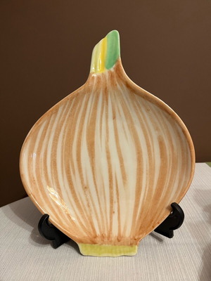 Vintage ceramic plate Ernestine Salerno onion design like new