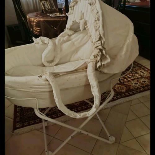 Baby bassinet with latex mattress like new