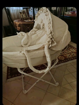 Baby bassinet with latex mattress like new