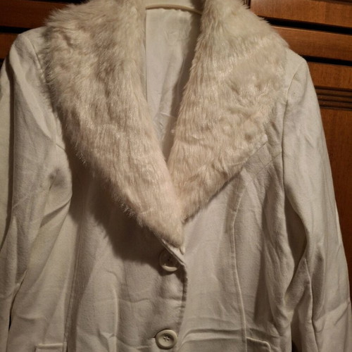 White coat with removable fur collar like new