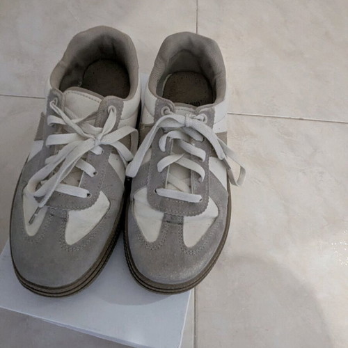 Sneakers athletic like new, gray beige brown size 37