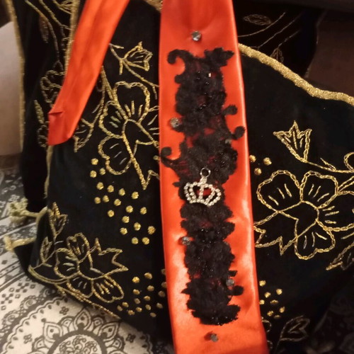 Red tie like new with pearls