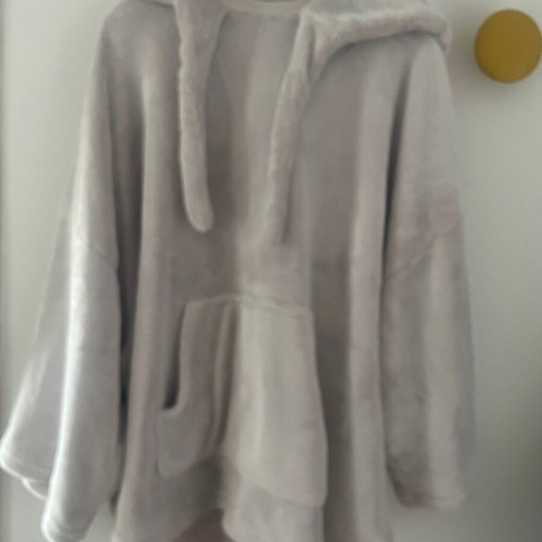 Oysho fleece sweatshirt like new, size M/L