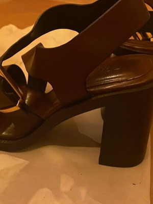 Zara leather sandals with heel and buckle new, size 37, brown