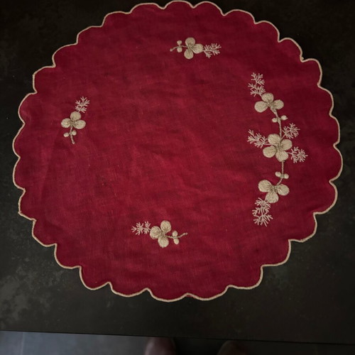 Serving tray doily like new with hand-stitched festoon embroidery 28 cm